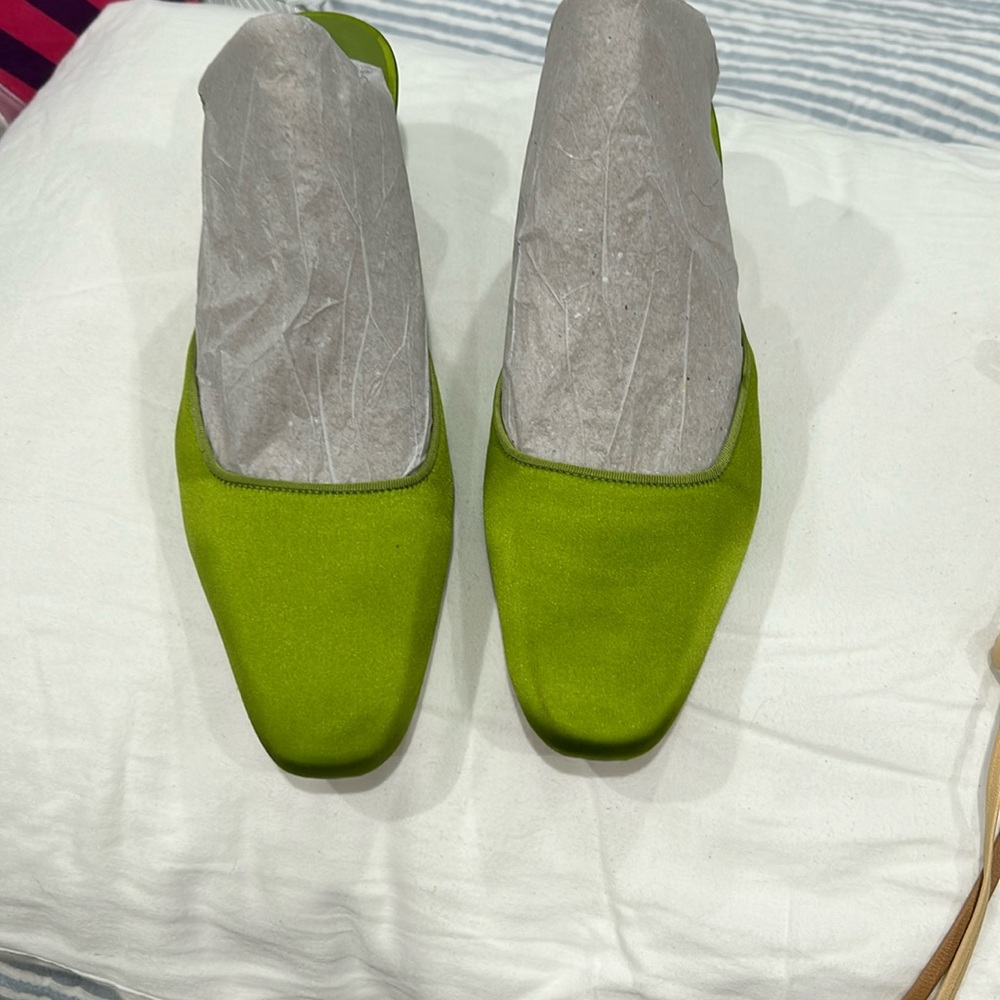Doen lime green mules, only worn once size
Size  7 USA . No box ): No bag